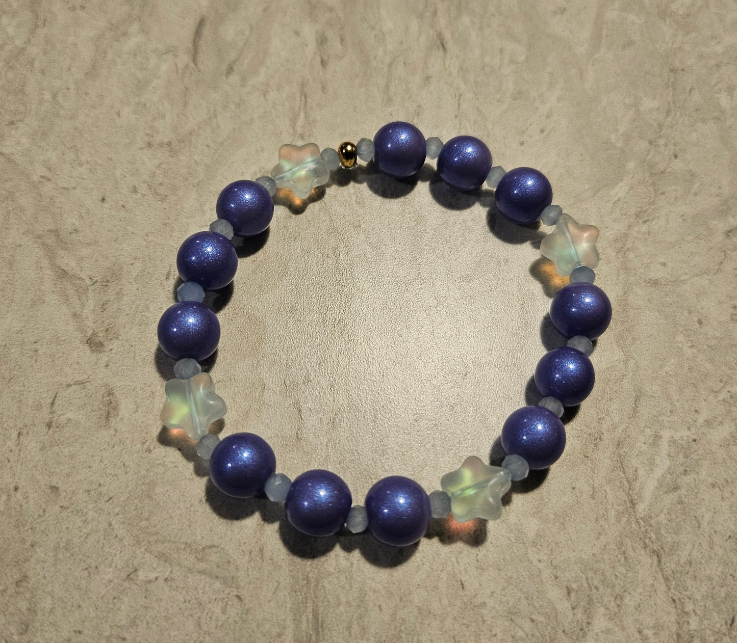 6-7" Iridescent White Star/Stretchy Bracelet