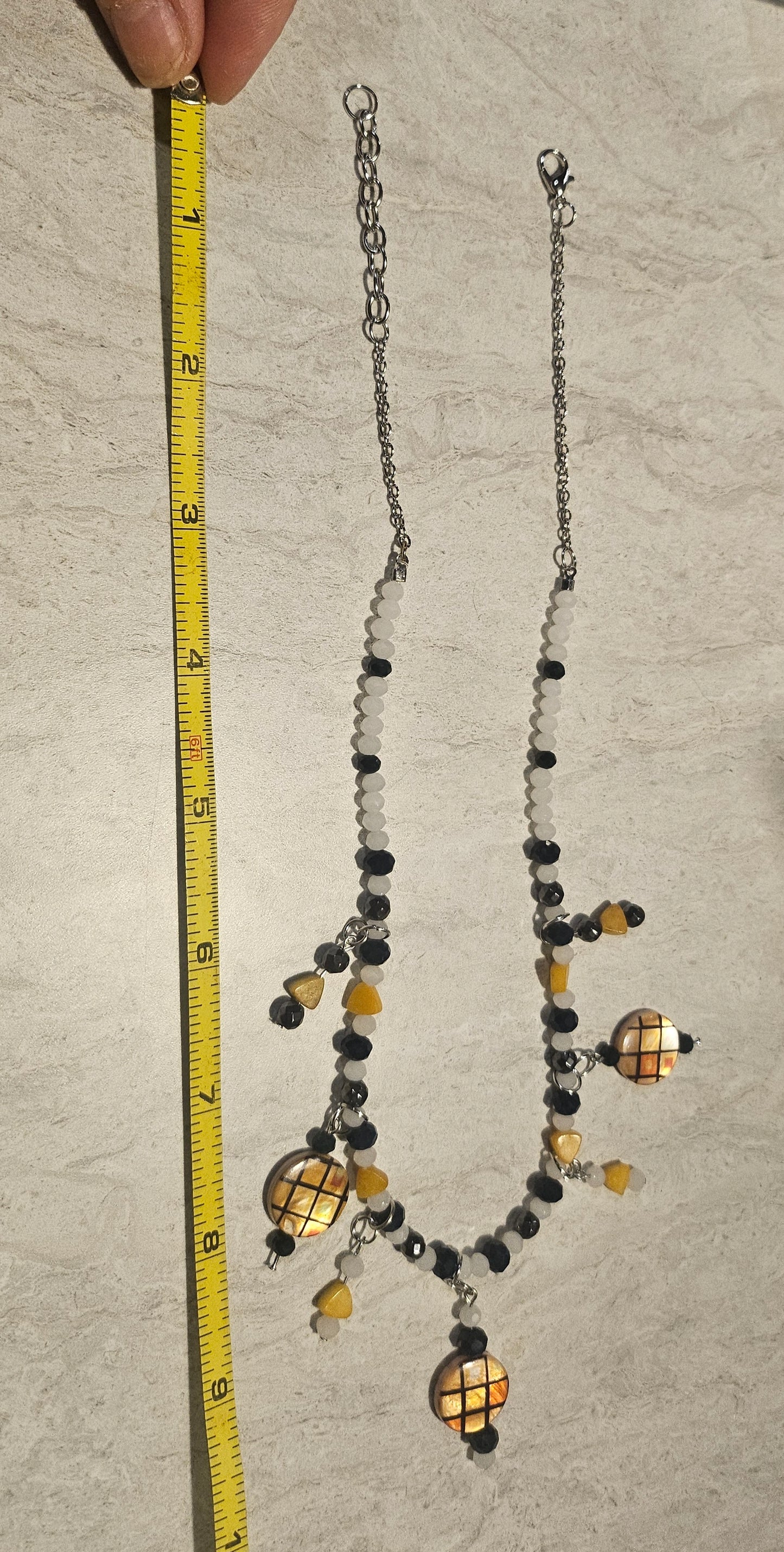 9.5" Checkered Dangly Necklace