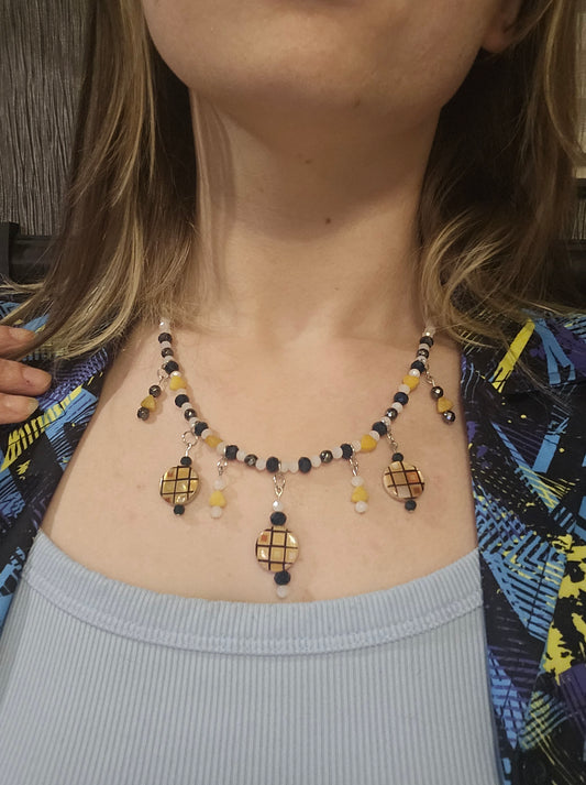 9.5" Checkered Dangly Necklace